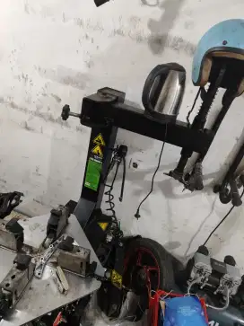 pembuka ban atau tire charger