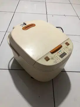 Magic com / rice cooker / mejikom
