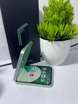 SAMSUNG Z FLIP 6  RAM 12/256GB ORIGINAL SEIN NORMAL 

TAMPILAN