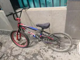 Sepeda BMX 20 inc