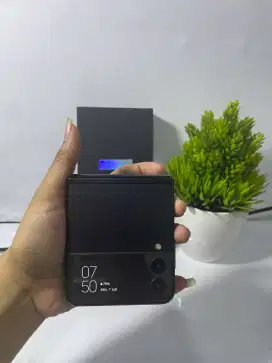 SAMSUNG Z FLIP 3 RAM 8/256GB ORIGINAL SEIN NORMAL 

TAMPILAN MEWAH