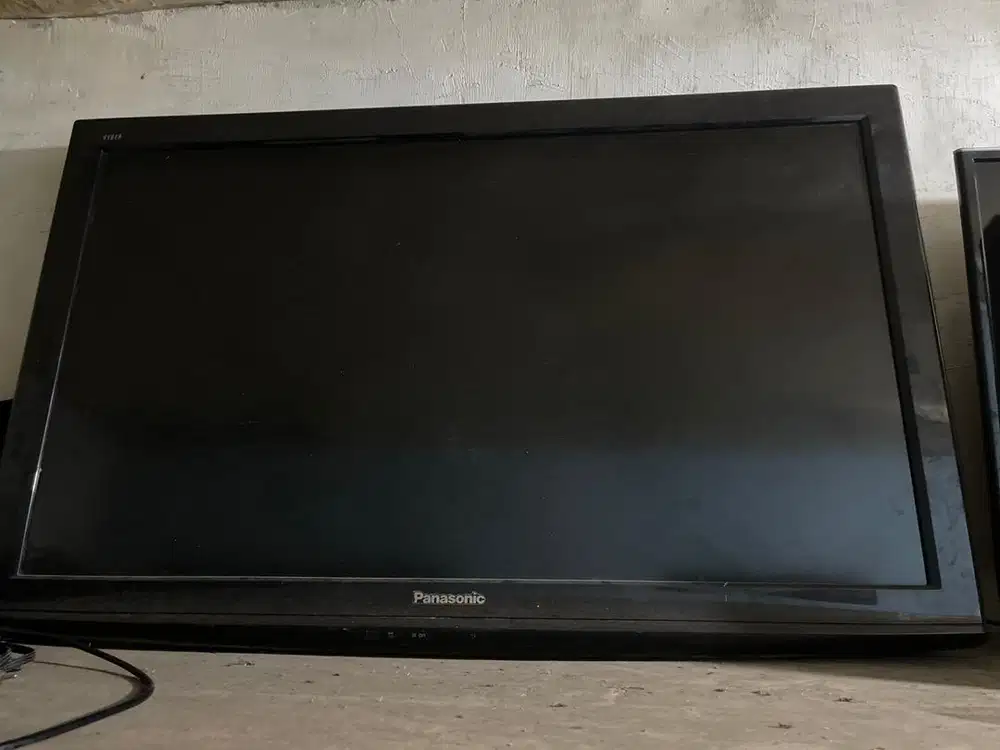 Tv lcd 37in merk panasonic minus 2 rambut lainya normal