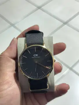 Jam Tangan DW MURMER BUTUH UANG
