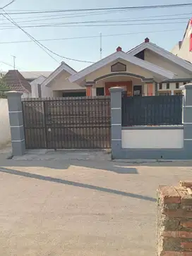 disewakan/dijual rumah murah dipusat Indramayu, strategis untuk kantor