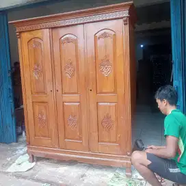 Ukir anggur lemari kayu jati pintu 3 bekas bogor