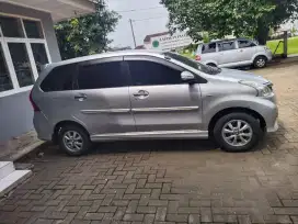 Dijual cepat mobil avanza veloz
