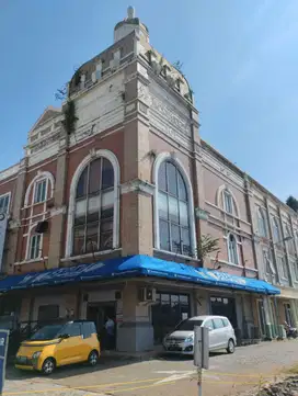 DISEWAKAN CEPAT RUKO TEMATIK HOEK GANDENG 3 LANTAI
