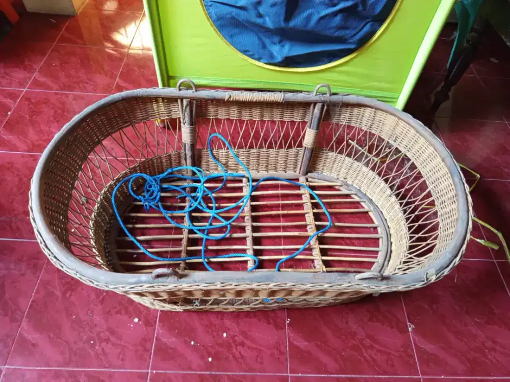 Ayunan bayi bahan Rotan