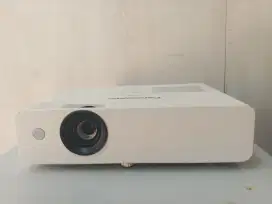 Proyektor Panasonic pt LB 360 HDMI 3700