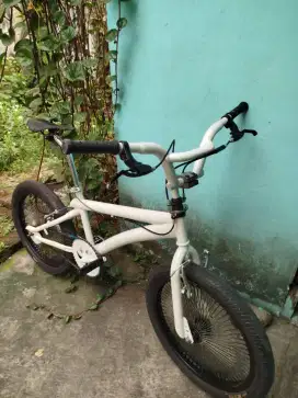 Sepeda bmx GT by united frestyle rem rotor uk 20 old school