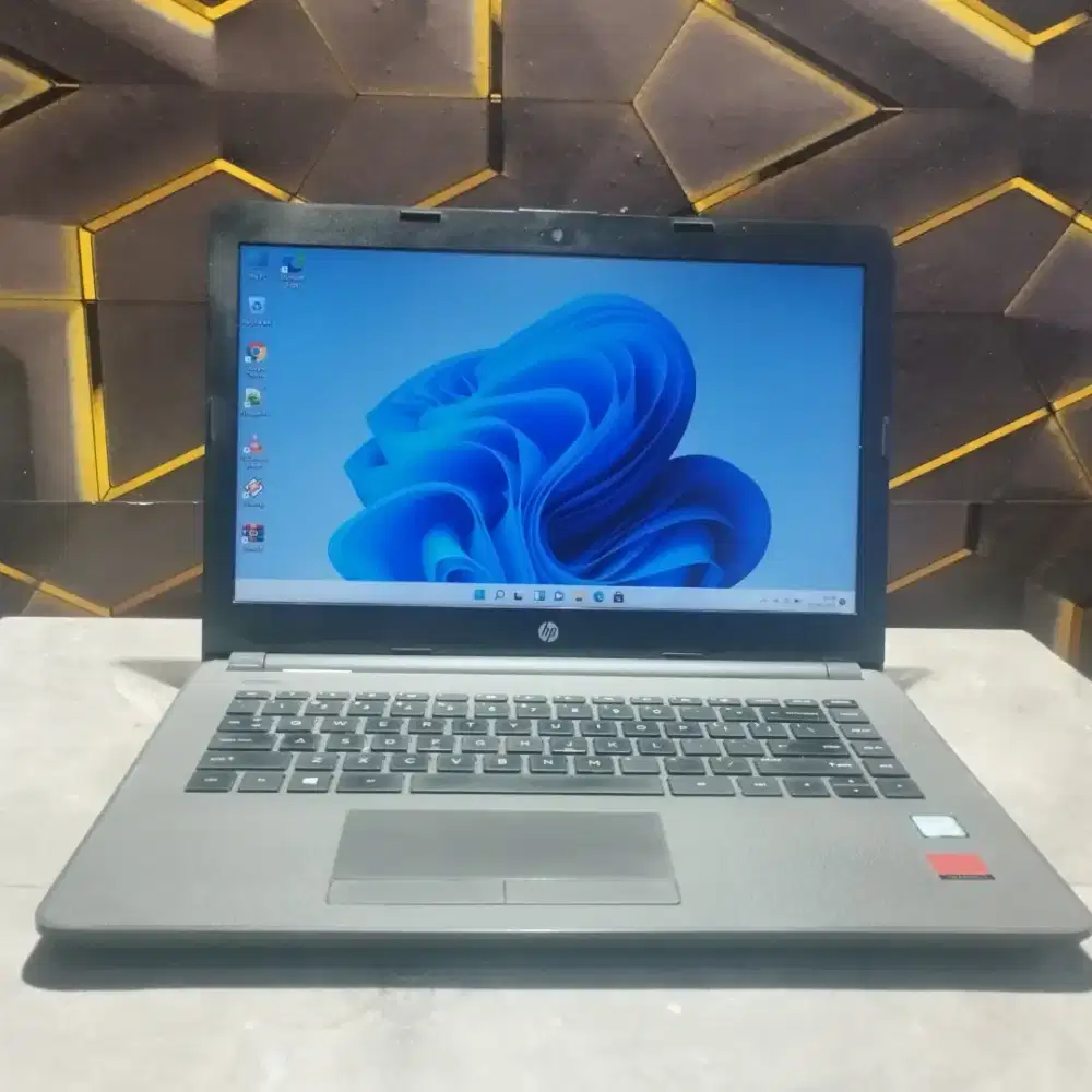 Hp 240 G6 core i7 gen 7 dual vga