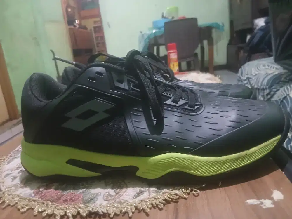 Sepatu casual  merk Lotto, size 42,5, pembelian baru 2 bulan lalu, ori