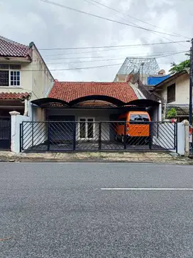 Dijual Rumah Cocok Untuk Ruang Usaha Atau Kantor di Pinggir Jalan