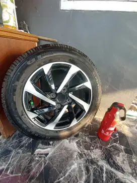 Di jual velg + ban mobil R14 serep