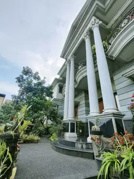 Dijual Rumah Mewah 2Lt di Taman Centuri Pekayon Bekasi Jawa Barat