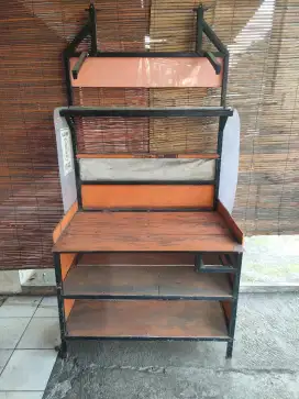 Booth bekas usaha zeblak