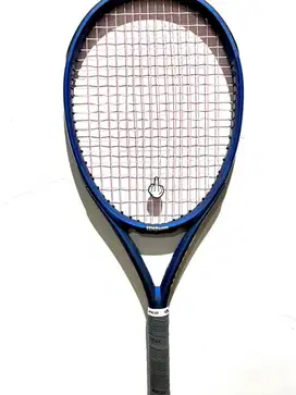 Raket tenis wilson triad three