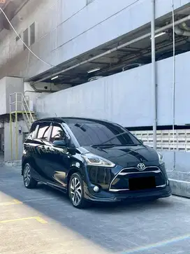Toyota sienta Q matic 2016