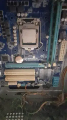 Motherboard Gigabyte H61 Intel Core i3 2100
