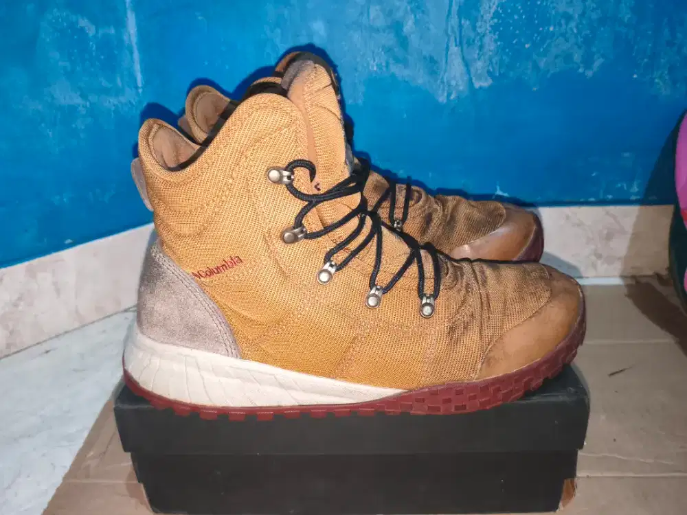 Sepatu outdoor Columbia