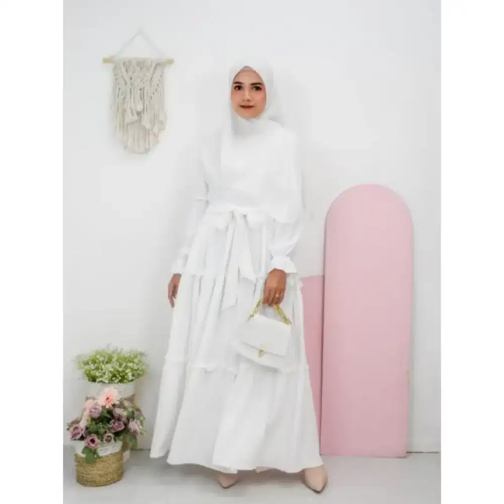 Dress muslim, gamis putih, gamis crinckle airflow, gamis cantik baru