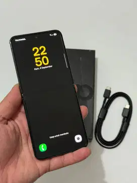 Samsung Z Flip 4 8/256gb Like New