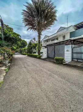Rumah Bagus Strategis Di Area Bisnis Mega kuningan Jakarta Selatan