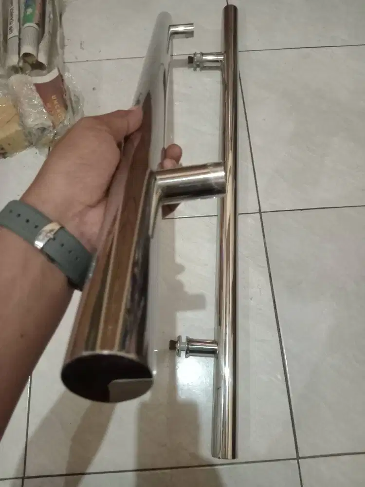 Handle pintu kaca