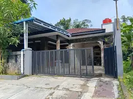 Rumah asri Cisarua Sumedang Jawa Barat