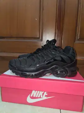 NIKE AIRMAX PLUS