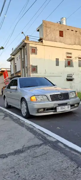 Mercedes Benz c180