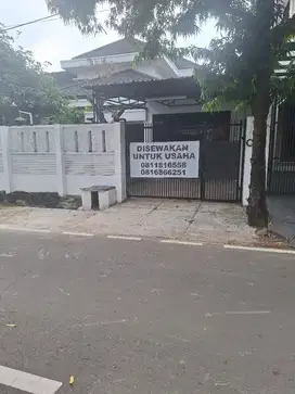 RUANG UNTUK USAHA LOKASI STRATEGIS DI KEBAYORAN BARU JAKARTA SELATAN