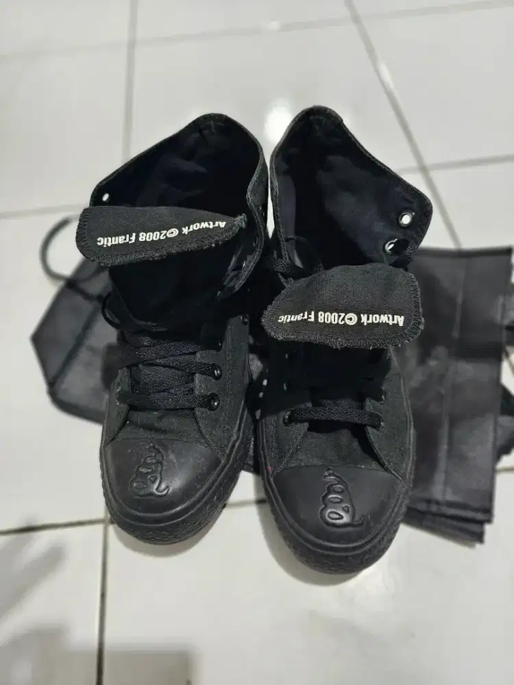 Converse metalica bla k on black rade item