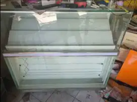 Dijual murah etalase kaca ada 5unit bisa di borong masih bagus
