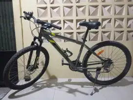 Sepeda gunung Polygon monarch 3