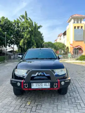 Pajero Sport Dakar 4x2 Matic 2012 Hitam