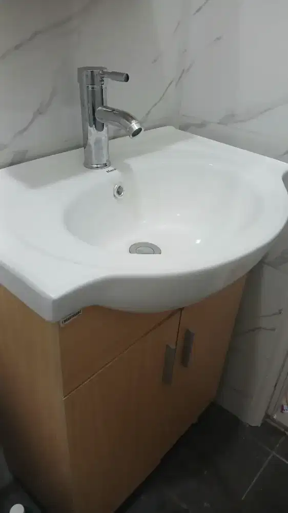 Set Washtafel / Wastafel + Lemari Kabinet Toilet KRIS by Ace Hardware