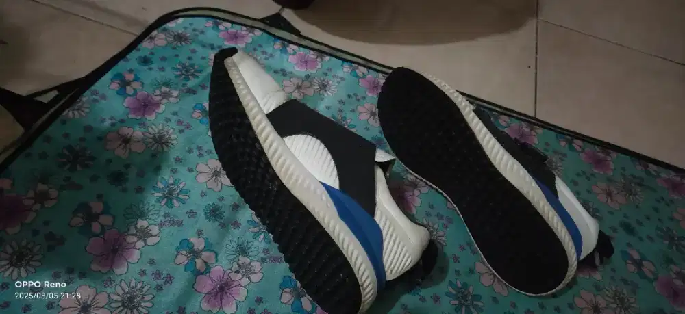 jual sepatu kesangan yg sudah tidak terpakai sepatu merk adidas