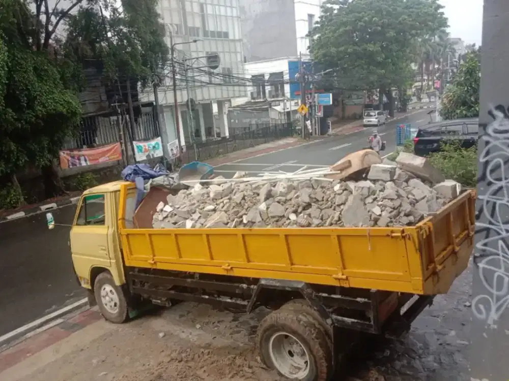 Tukang buang puing sampah dll