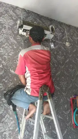 SERVICE AC, PERBAIKAN AC NETES TDK DINGIN,ISI FREON BONGKAR PASANG