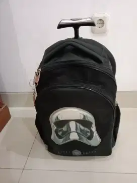 Tas sekolah warna hitam