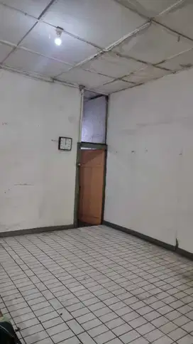 Dijual rumah tua, pinggir jalan Rawamangun, dekat pasar dan terminal