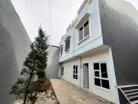 dijual rumah cantik dan modern jln srikaya utan kayu jakarta timur