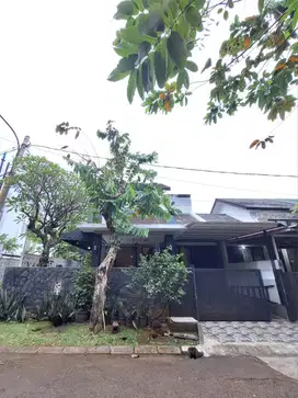 “Rumah Strategis di Graha Raya – Harga Terbaik, Siap Huni!”