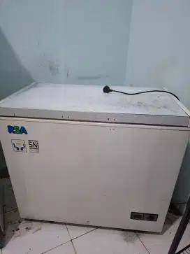 Perlengkapan resto, meja dan bangku ada 4 set