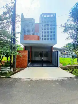 Rumah 2 Lantai Siap Huni dalam Komplek Billymoon Pondok Kelapa