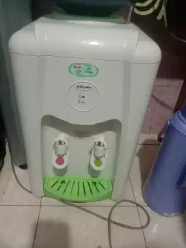 Dispenser Miyako dingin dan panas ( masih berfungsi semua )