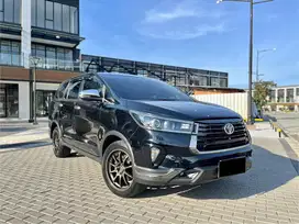 (KM 30 RIBU) Toyota Kijang Innova Venturer Diesel A/T Hitam 2022
