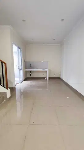 Dijual Cepat Rumah  2 lantai  Di Cluster Agnesi, Gading Serpong