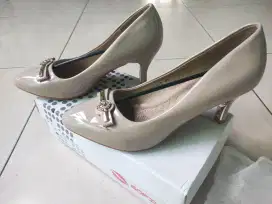 Jual Sepatu cewek merk Sofiya no.40, like new